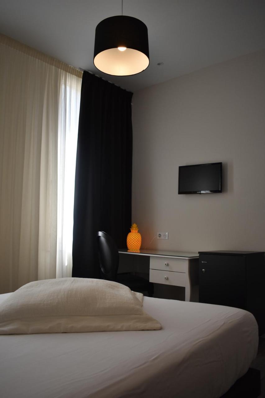 Hotel Henri IV Tarbes Exterior foto